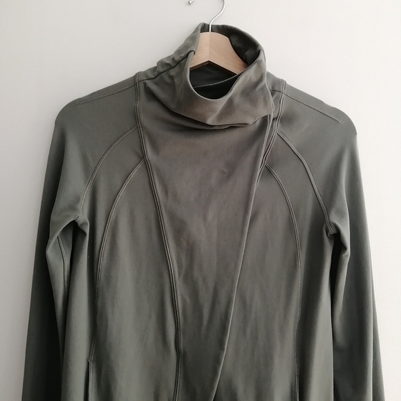 Lululemon Rulu Rally Wrap in Grey Sage 2 - Picture 7 of 16